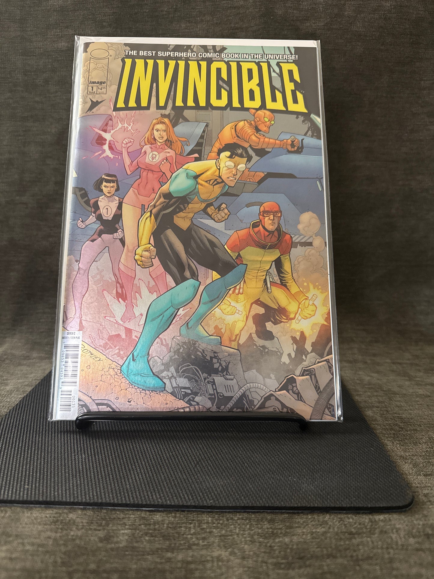 π₯ INVINCIBLE FOIL EDITION #1 REPRINT β VARIANT COVER C π₯ Ryan Ottley & Nathan Fairbairn Foil Variant